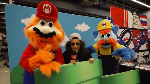 Youppi! and METAL! at Comiccon